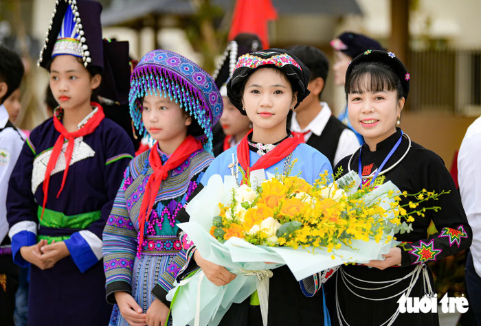 Cô và trò tại điểm Trường phổ thông nội trú tiểu học và THCS Mường Khương, tỉnh Lào Cai - Ảnh: NAM TRẦN&nbsp;
