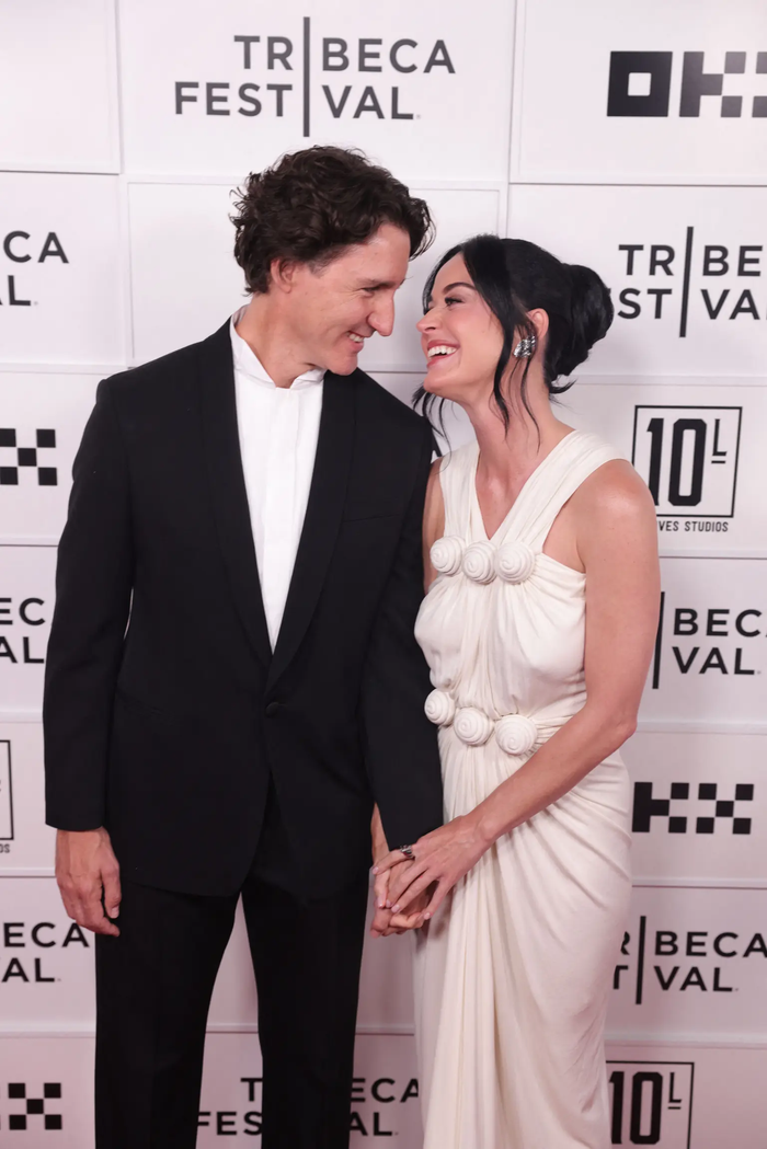 Katy Perry và Justin Trudeau lần đầu vướng tin hẹn hò không lâu sau khi cô và Orlando Bloom chia tay.&nbsp;