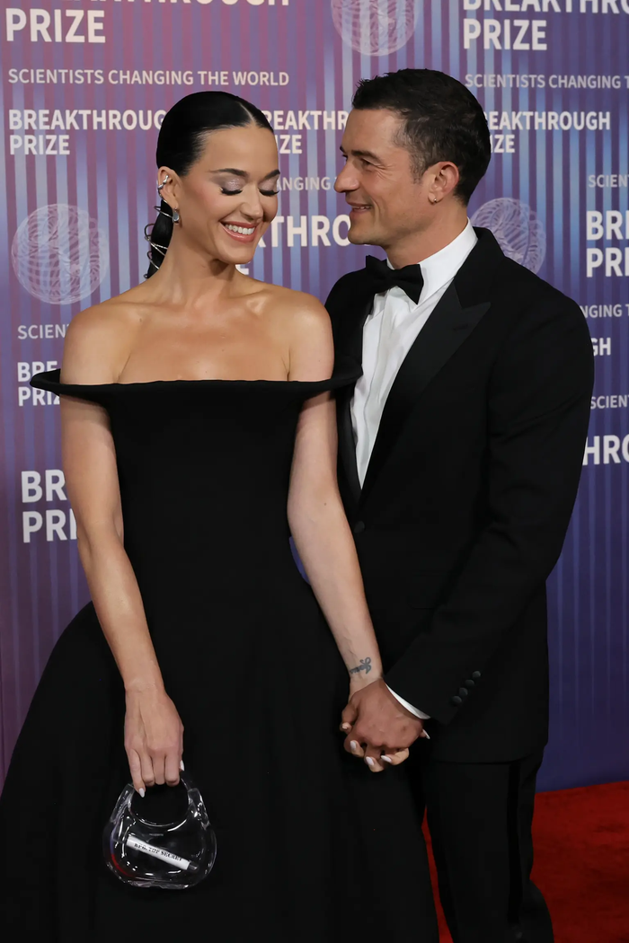 Katy Perry thừa nhận cuộc chia tay với Orlando Bloom từng khiến cô trải qua khoảng thời gian khó khăn.