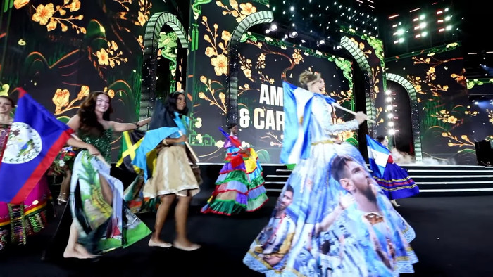 Các thí sinh châu Mỹ và Caribbean trong phần Dance Of The World.