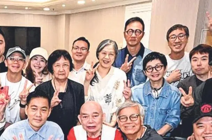 Dàn diễn viên Đội Bóng Thiếu Lâm có dịp hội ngộ sau 25 năm, khiến nhiều khán giả kỳ vọng về khả năng xuất hiện phần phim tiếp theo.