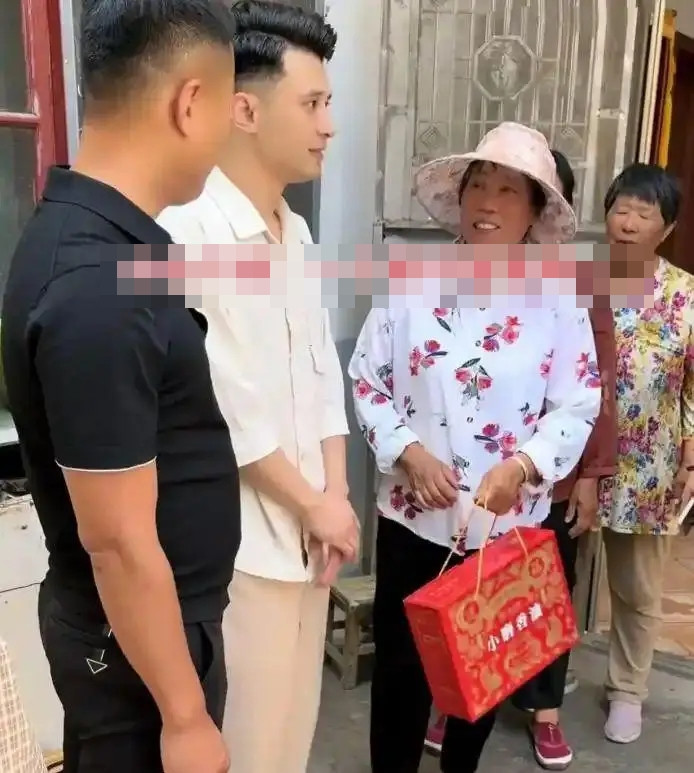 Chàng trai 28 tuổi đi xem mắt cùng lúc 5 cô gái xinh đẹp, nghe xong điều kiện liền muốn bỏ cuộc Ảnh 4