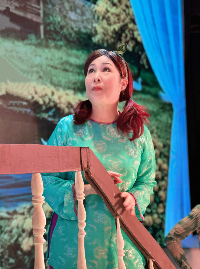 Sau hơn hai thập kỷ, Người vợ ma được NSND Hồng Vân đưa nguyên ê-kíp sang Australia thay vì trình diễn dưới dạng những trích đoạn ngắn.