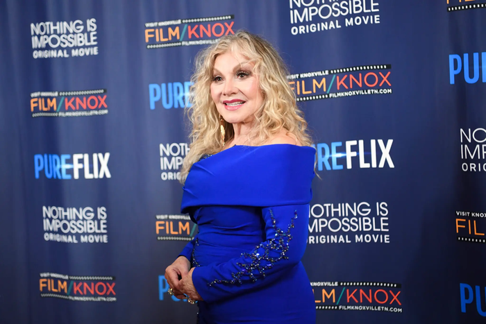 Em gái của nữ ca sĩ Dolly Parton đã lên tiếng chỉ trích làn sóng thông tin sai lệch.