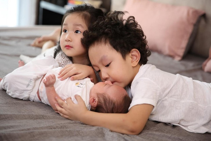 3 em bé đáng yêu nhà Tuấn Hưng.