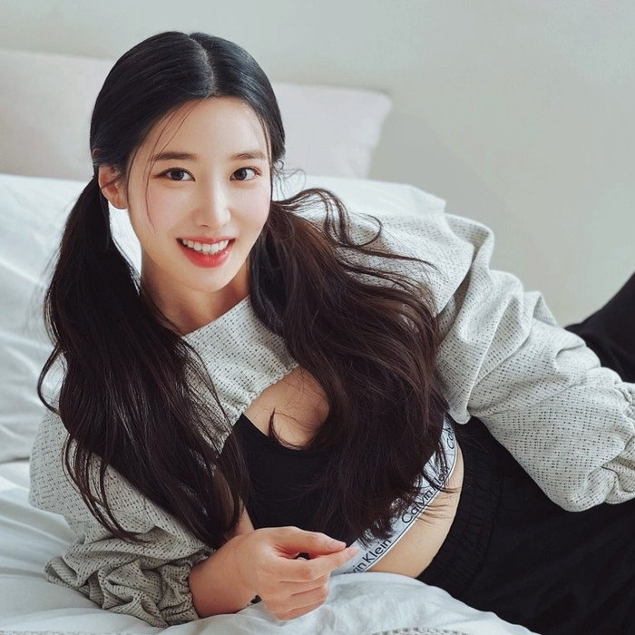 Nữ ca sĩ Shin Ji Won.