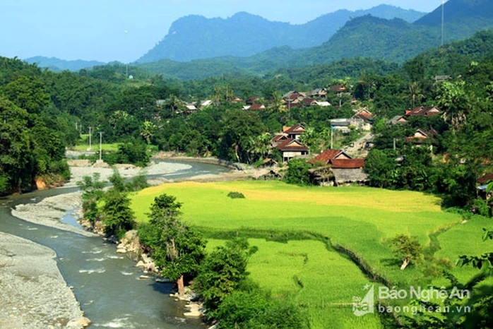 Cảnh đẹp bản làng ở miền Tây xứ Nghệ. Ảnh: báo Nghệ An