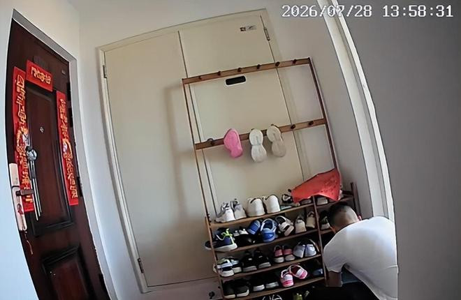 Lắp camera hơn 2 tiếng, cảnh tượng trước mắt khiến người phụ nữ lập tức báo cảnh sát Ảnh 3