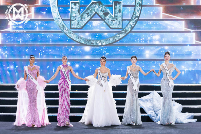 Khán giả quốc tế chúc mừng thành tích Top 6 Miss World của Bảo Ngọc.
