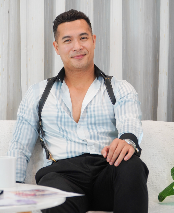 Trương Thế Vinh có nhiều năm hoạt động ở cả truyền hình, sân khấu và điện ảnh.