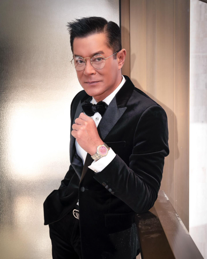 Ở tuổi 55, Cổ Thiên Lạc vẫn duy trì hoạt động nghệ thuật dày đặc giữa lúc vụ kiện tài chính mới thu hút sự chú ý.