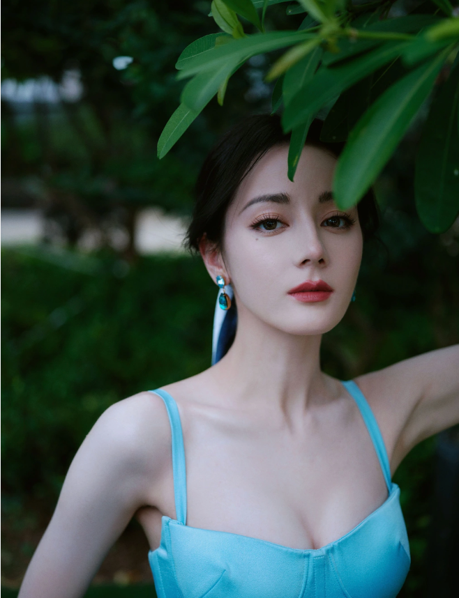 Địch Lệ Nhiệt Ba.