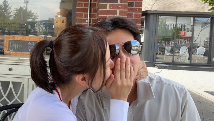 Son Tae Young ngọt ngào hôn Kwon Sang Woo khiến khán giả thích thú.&nbsp;
