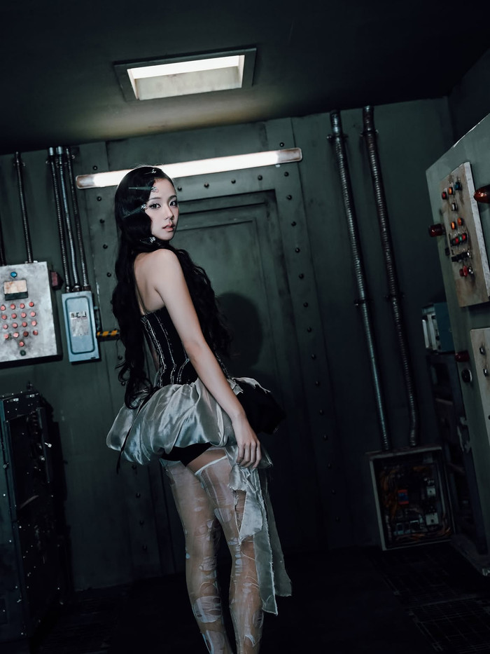 Lisa 'bỏ xa' chị cả Jisoo Ảnh 4