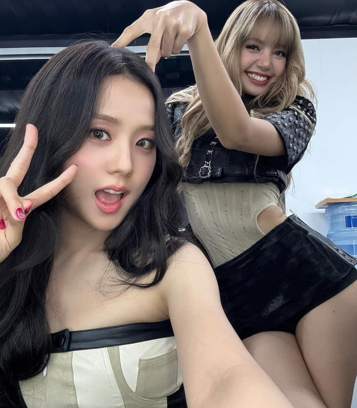 Lisa 'bỏ xa' chị cả Jisoo Ảnh 2