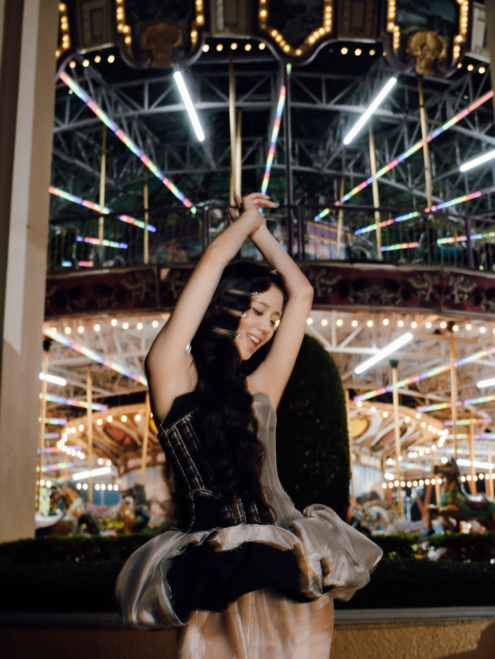 Lisa 'bỏ xa' chị cả Jisoo Ảnh 6