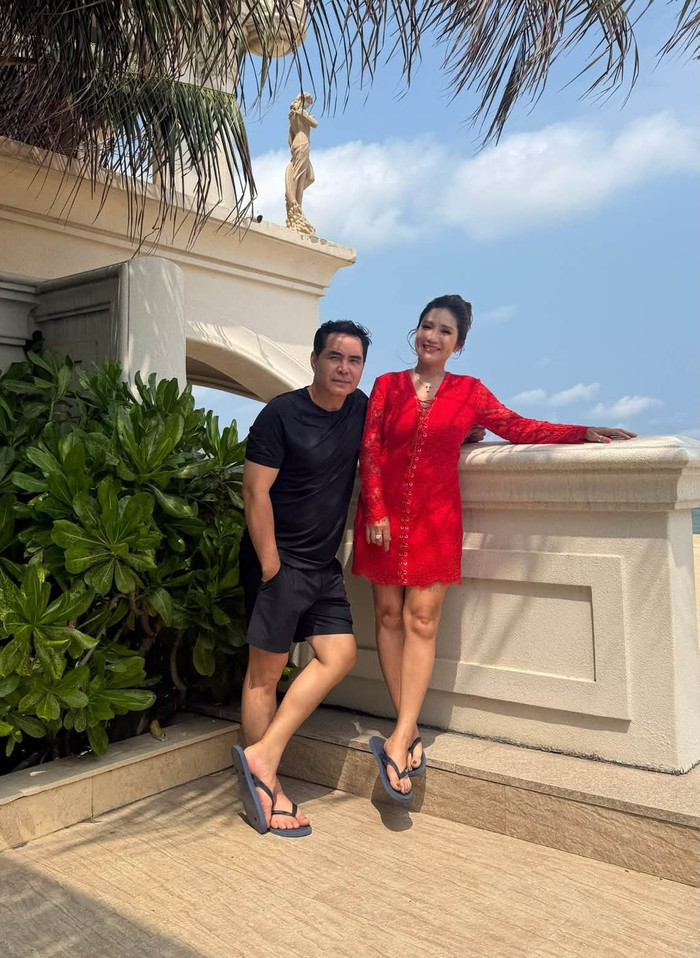 Cát Tường thân thiết bên Trung Dũng, úp mở về chuyện vui của cả hai trong thời gian tới.&nbsp;