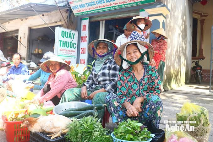 Khung cảnh bình dị tại chợ quê Nghệ An. Ảnh: báo Nghệ An