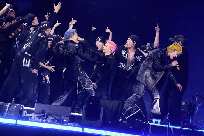 BIGBANG và màn thị uy của một 'huyền thoại sống' trên đất Mỹ sau 9 năm Ảnh 1