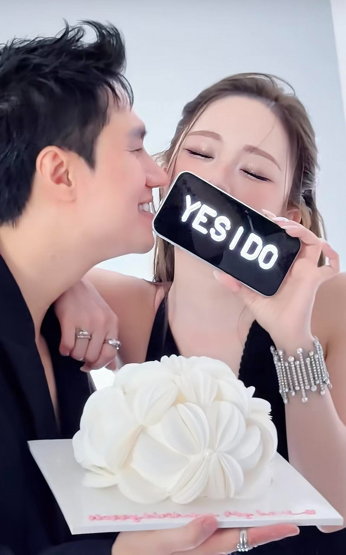 Khán giả dành lời khen cặp đôi, cho rằng sau này con chung sẽ rất xinh đẹp vì thừa hưởng 'gen trội' từ bố mẹ.