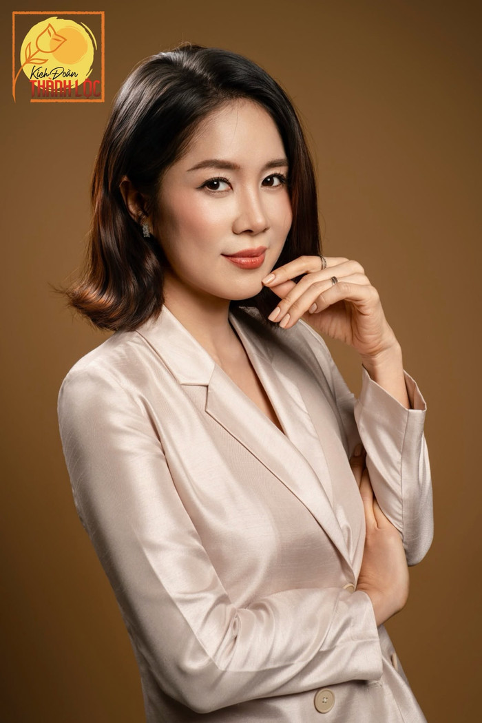 Lê Phương vào vai đào hát Giáng Hương, còn Lương Thế Thành hóa thân thành Lĩnh Nam, người chồng đồng thời là nhà biên kịch, đạo diễn sân khấu.