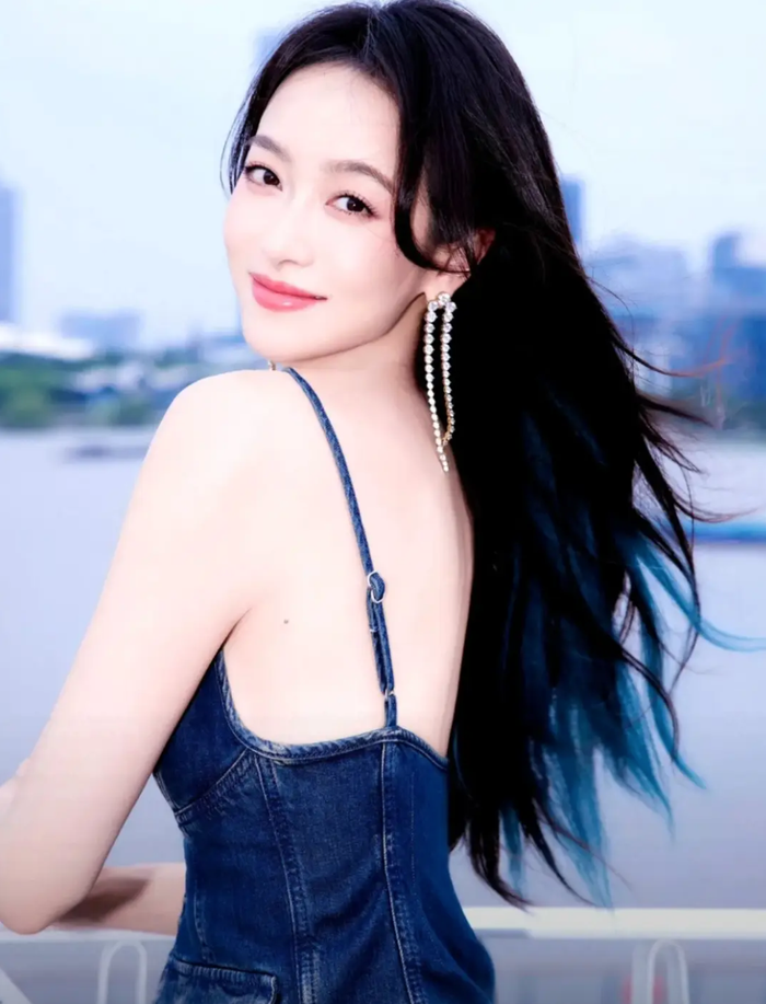 Tống Thiến là trưởng nhóm f(x) và cũng là một trong những nữ idol Hàn Quốc sớm trở về Trung Quốc để tập trung phát triển sự nghiệp diễn xuất. Ảnh: Weibo