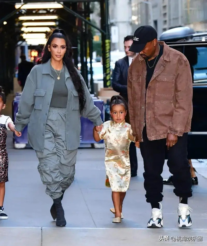 Kanye West và Kim Kardashian xuất hiện ủng hộ con gái sau 4 năm ly hôn Ảnh 5