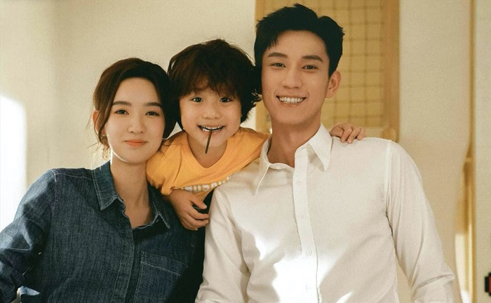 Mẫn Tuệ và Tân Kỳ từng yêu nhau nhưng chia tay vì hiểu lầm. Nhiều năm sau, họ tái ngộ khi cả hai đã trưởng thành và có cuộc sống riêng. Sự xuất hiện của một cậu bé khiến mối quan hệ càng trở nên phức tạp. Phim ghi điểm nhờ câu chuyện tình yêu trưởng thành, đề cao sự tha thứ và cơ hội sửa chữa những tiếc nuối trong quá khứ.