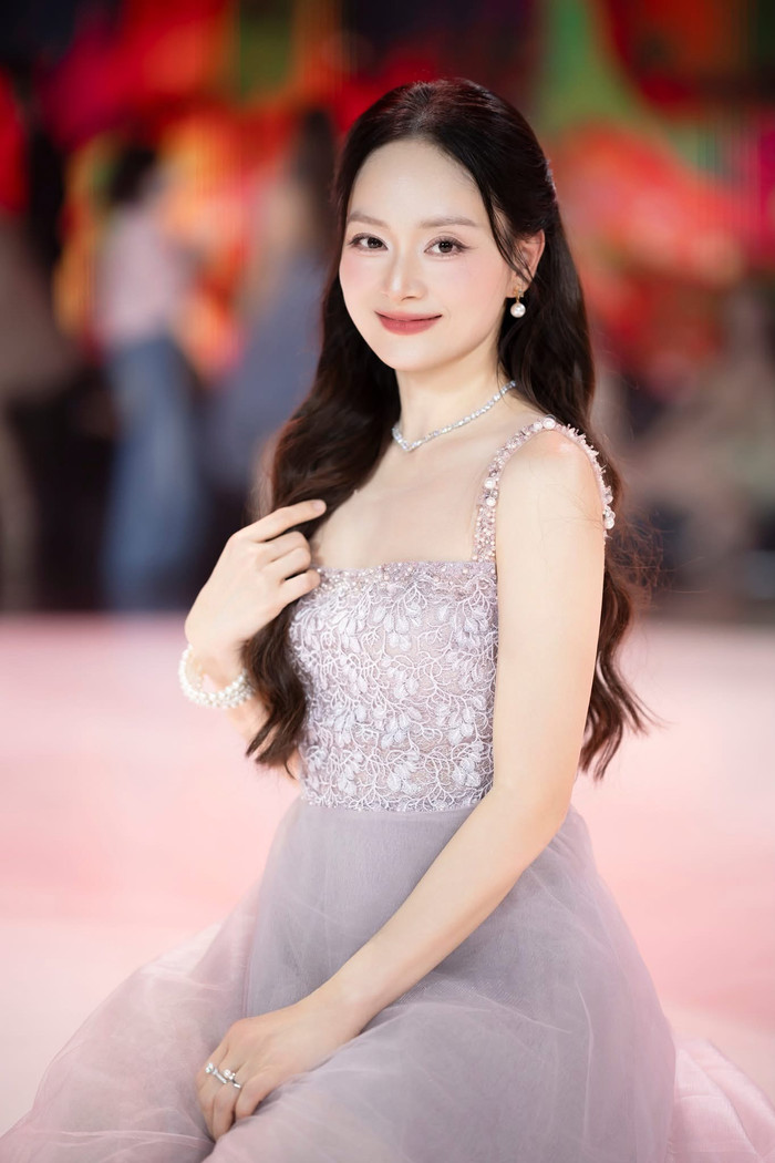 Lan Phương ở tuổi 43, vẫn bền bỉ theo đuổi nghệ thuật sau hơn hai thập kỷ. Ảnh: FBNV