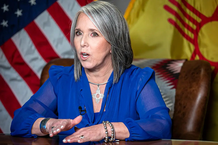 Thống đốc bang New Mexico, Michelle Lujan Grisham, đã lên tiếng phản đối đề xuất đổi tên của Donald Trump&nbsp;(Ảnh: AP).