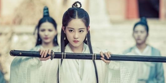 Chu Chỉ Nhược trải qua hành trình nhiều biến động trong Ỷ Thiên Đồ Long Ký.