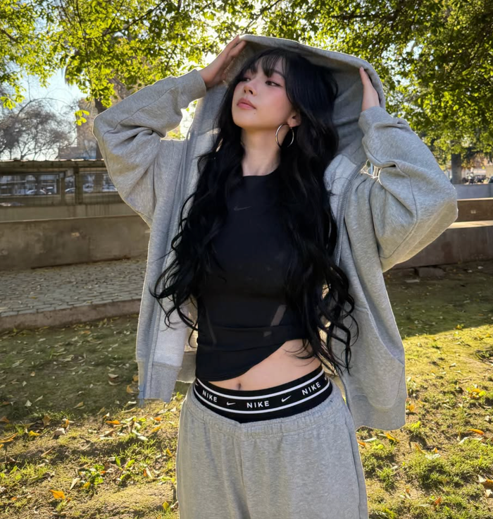 Karina (aespa) khoe khéo vòng eo thon gọn Ảnh 3