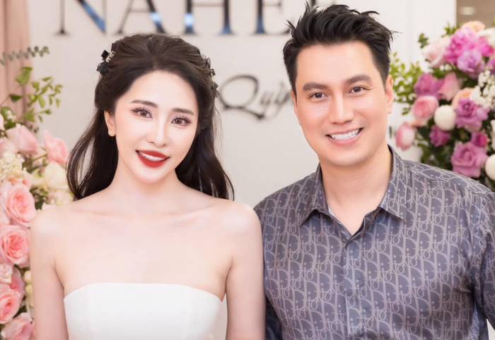Sau khi công khai mối quan hệ, Việt Anh và Quỳnh Nga thường xuyên đồng hành trong công việc lẫn cuộc sống.
