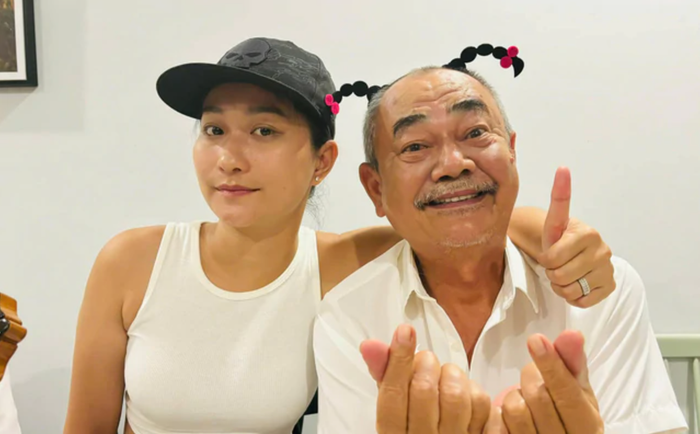 NSND Việt Anh bên bà xã Chân Chân.