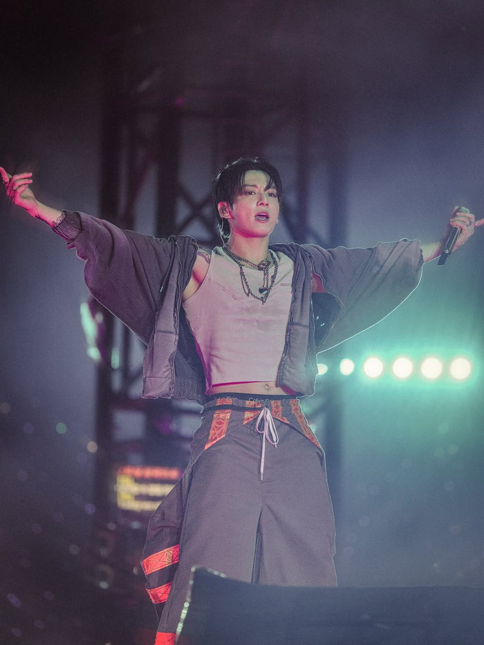 Jungkook khoe cơ bụng gây sốt, Justin Bieber có động thái khiến fan phấn khích Ảnh 4