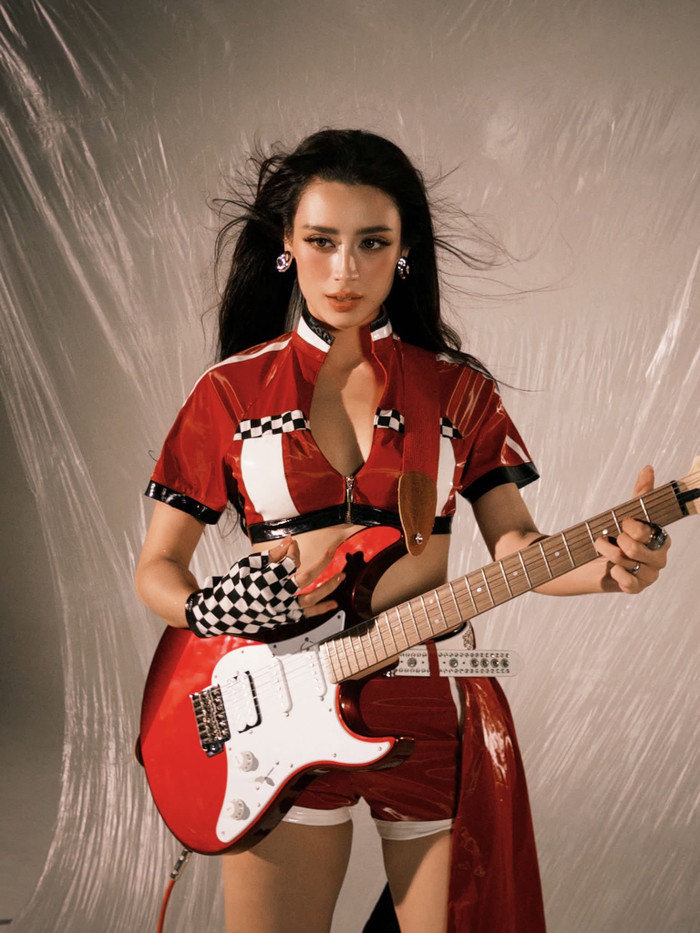 Emoura Phạm thi Miss Grand 2026.