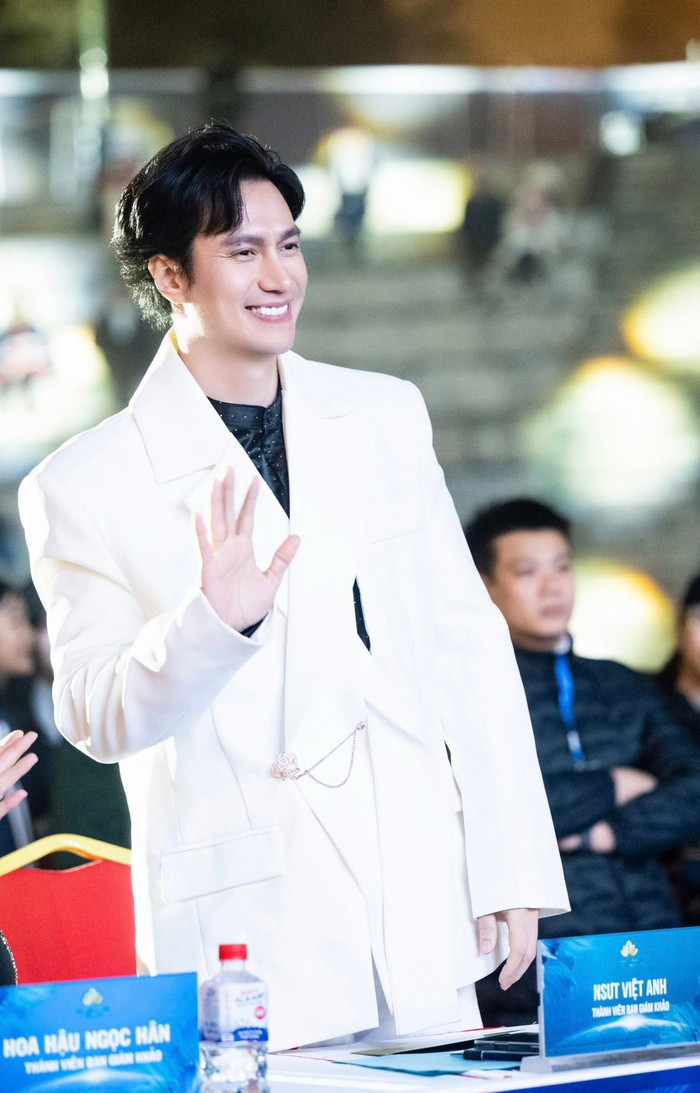 Diễn viên Việt Anh.