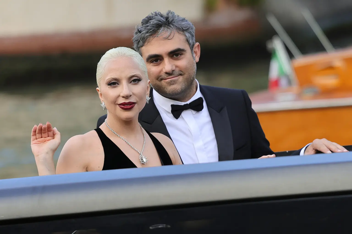 Trước đó, Lady Gaga từng thừa nhận cô và Michael Polansky đã nhiều lần nghĩ đến chuyện tranh thủ những khoảng nghỉ ngắn để kết hôn.&nbsp;