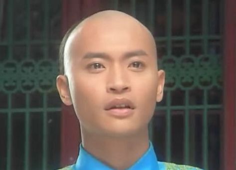 Nhĩ Thái do Trần Chí Bằng thủ vai trong Hoàn Châu Cách Cách.