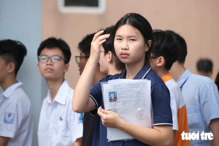 Thí sinh tham dự kỳ thi vào lớp 10 năm 2026 tại Hà Nội - Ảnh: NGUYÊN BẢO