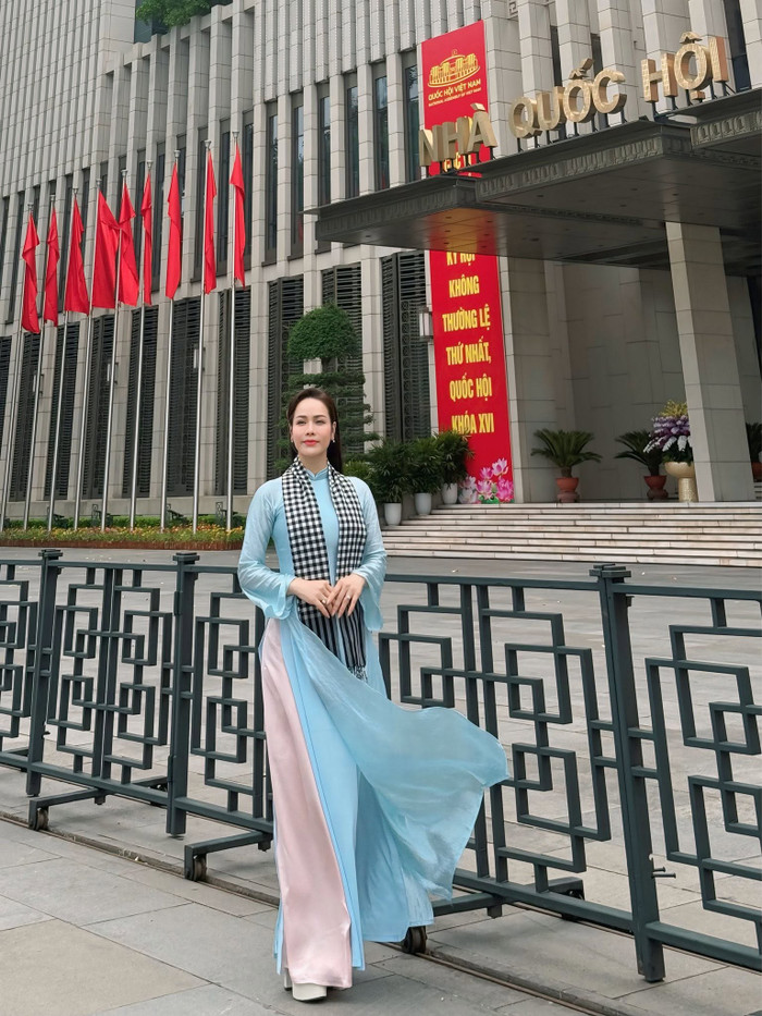Nhật Kim Anh hạnh phúc và xinh đẹp ở tuổi 41. Ảnh: FBNV