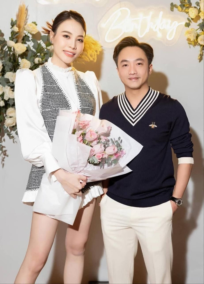 Cường Đô La hạnh phúc bên Đàm Thu Trang.