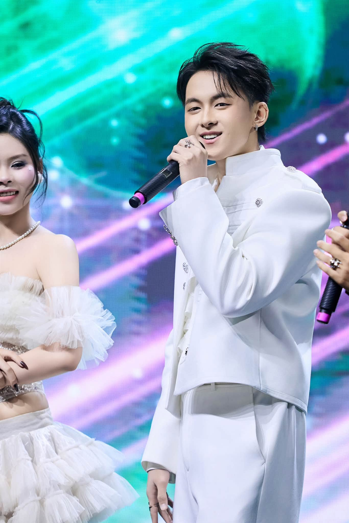 Lời dặn 'kiếm tiếng trước khi kiếm tiền' của 'đàn anh' Đàm Vĩnh Hưng luôn được K.DEE ghi nhớ.
