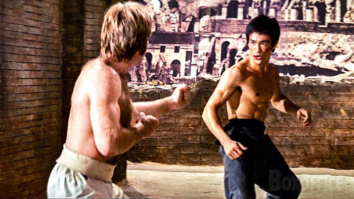 Chuck Norris trở thành một trong những đối thủ nổi tiếng nhất của Lý Tiểu Long nhờ màn quyết đấu kinh điển trong Mãnh long quá giang.