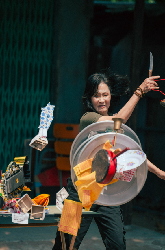 Quá trình chuẩn bị cho Lên hương khiến Hồng Đào có thêm những suy ngẫm về sự sống, sự ra đi và cách con người trân trọng nhau khi còn có thể.