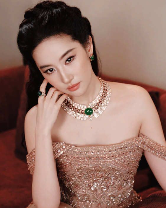 Lưu Diệc Phi.