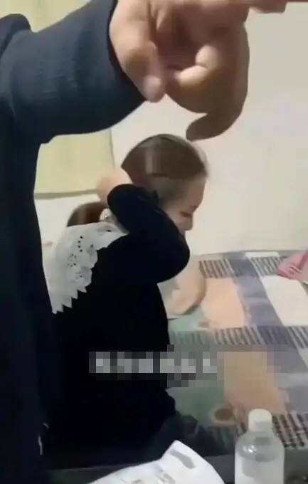 Người chồng tìm đến nhà hàng xóm lúc nửa đêm, bắt gặp vợ trong tình huống khó xử Ảnh 5