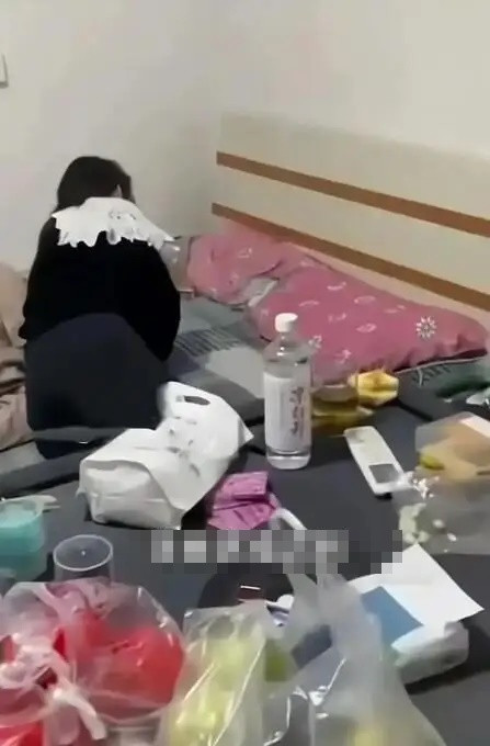 Người chồng tìm đến nhà hàng xóm lúc nửa đêm, bắt gặp vợ trong tình huống khó xử Ảnh 4