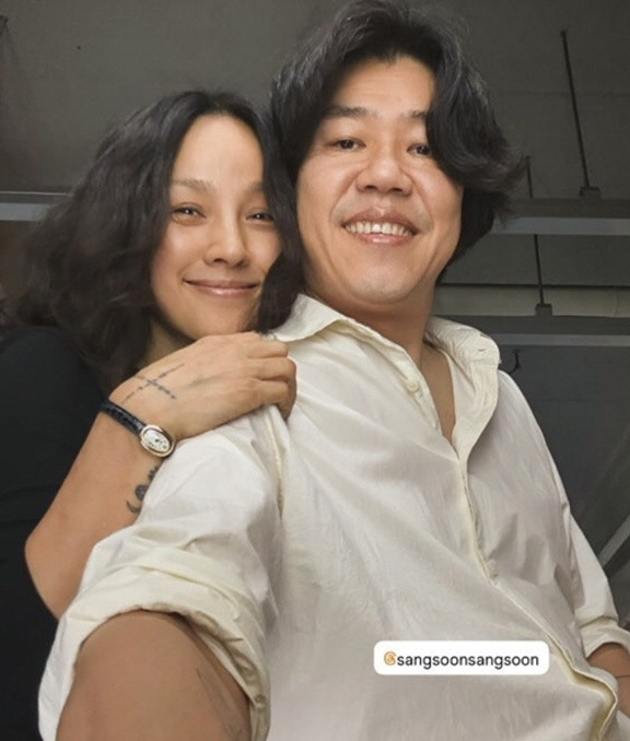 Lee Hyori hiện vẫn duy trì các hoạt động hằng ngày, trong khi chồng cô đang dành nhiều thời gian để nghỉ ngơi theo lời khuyên từ bác sĩ.&nbsp;