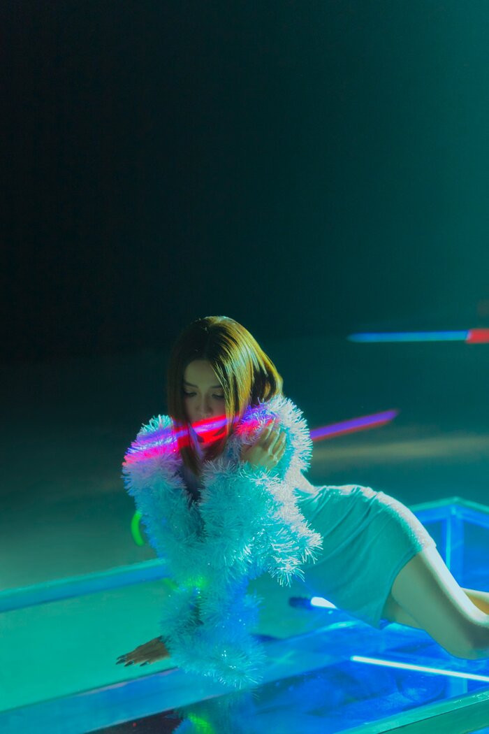 Tuy nhiên điều đáng tiếc là cả hai đều đang trong một mối quan hệ nên không thể đến được với nhau, đành gửi gắm một lời từ chối nhẹ nhàng để không ai bị tổn thương thêm nữa.